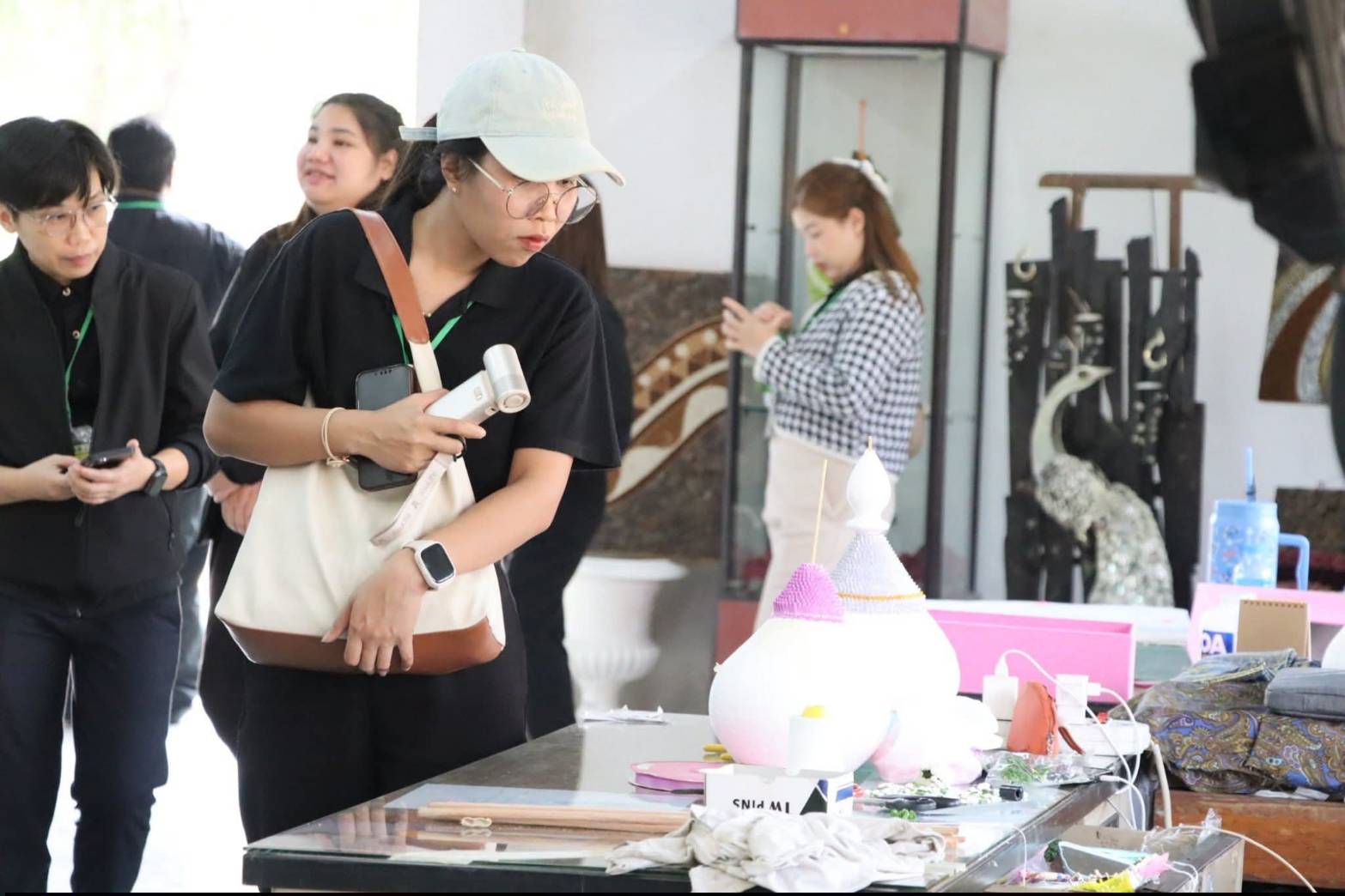 title - ผู้อำนวยการกลุ่มฝึกอบรมและการพัฒนาผลิตภัณฑ์ (ศพส.) ได้รับเชิญเป็นผู้บรรยายพิเศษ  ให้แก่ ข้าราชการใหม่ รุ่นที่ 10 หลักสูตร ต้นกล้าข้าราชการ ประจำปีงบประมาณ พ.ศ. 2569 ณ ห้องประชุมอาคาร 100 ปี ศูนย์ส่งเสริมและพัฒนาอาชีพเสริมนอกภาคการเกษตร